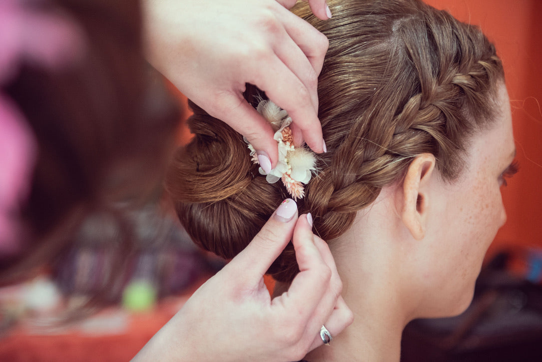 Accessoires cheveux pour mariée, peigne fleurs naturelles coiffure mariage 