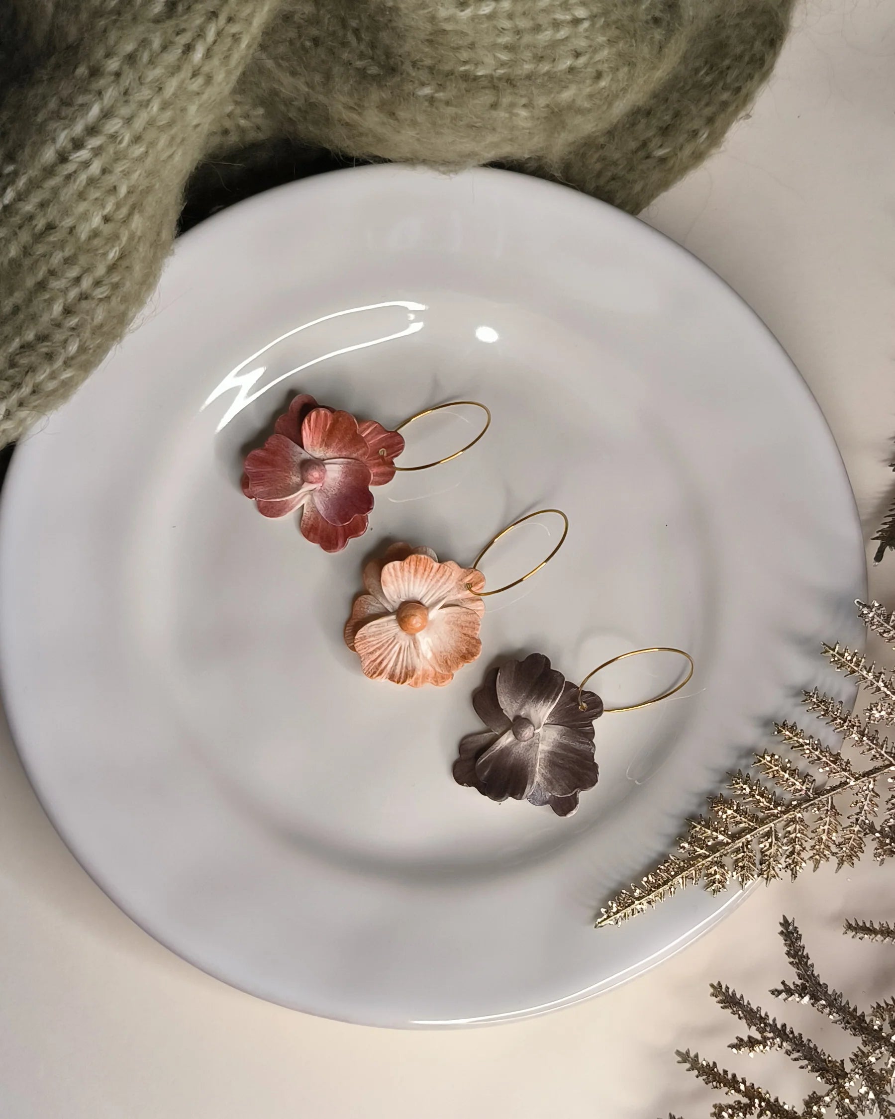 Accessoires et boucles d'oreilles pour femme forme fleurs, fleur naturelle à Saint-Quentin et Remies en France